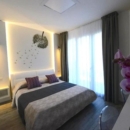 La Brise Hotel มารินา ดิ เปียตราซันตา ภายนอก รูปภาพ