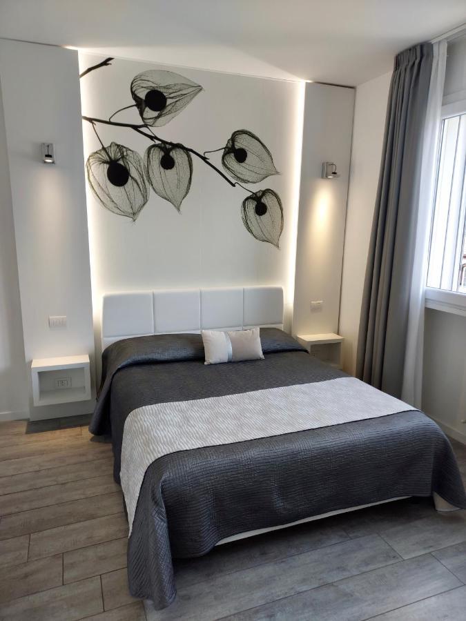 La Brise Hotel มารินา ดิ เปียตราซันตา ภายนอก รูปภาพ