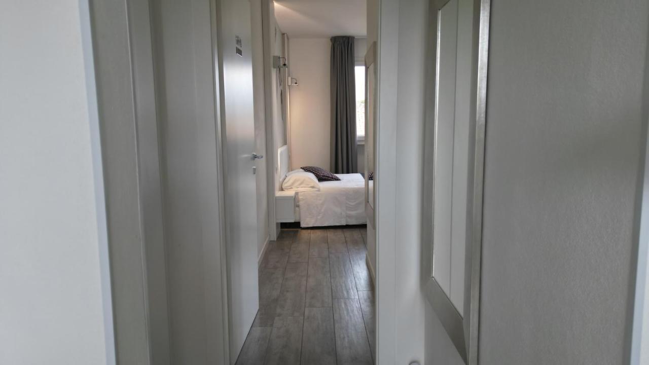 La Brise Hotel มารินา ดิ เปียตราซันตา ภายนอก รูปภาพ