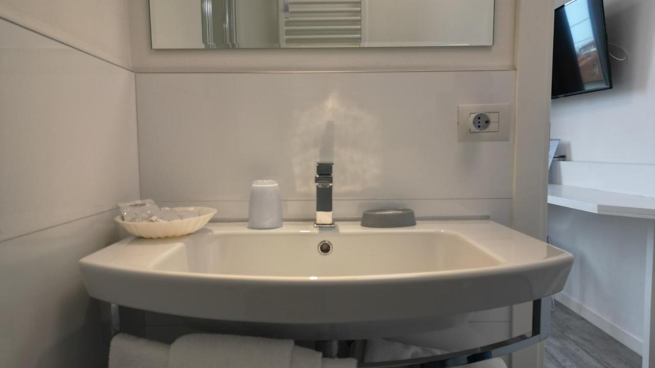 La Brise Hotel มารินา ดิ เปียตราซันตา ภายนอก รูปภาพ