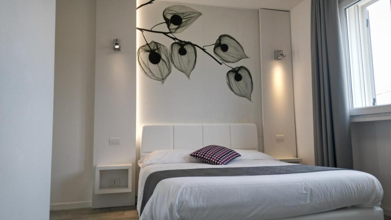 La Brise Hotel มารินา ดิ เปียตราซันตา ภายนอก รูปภาพ