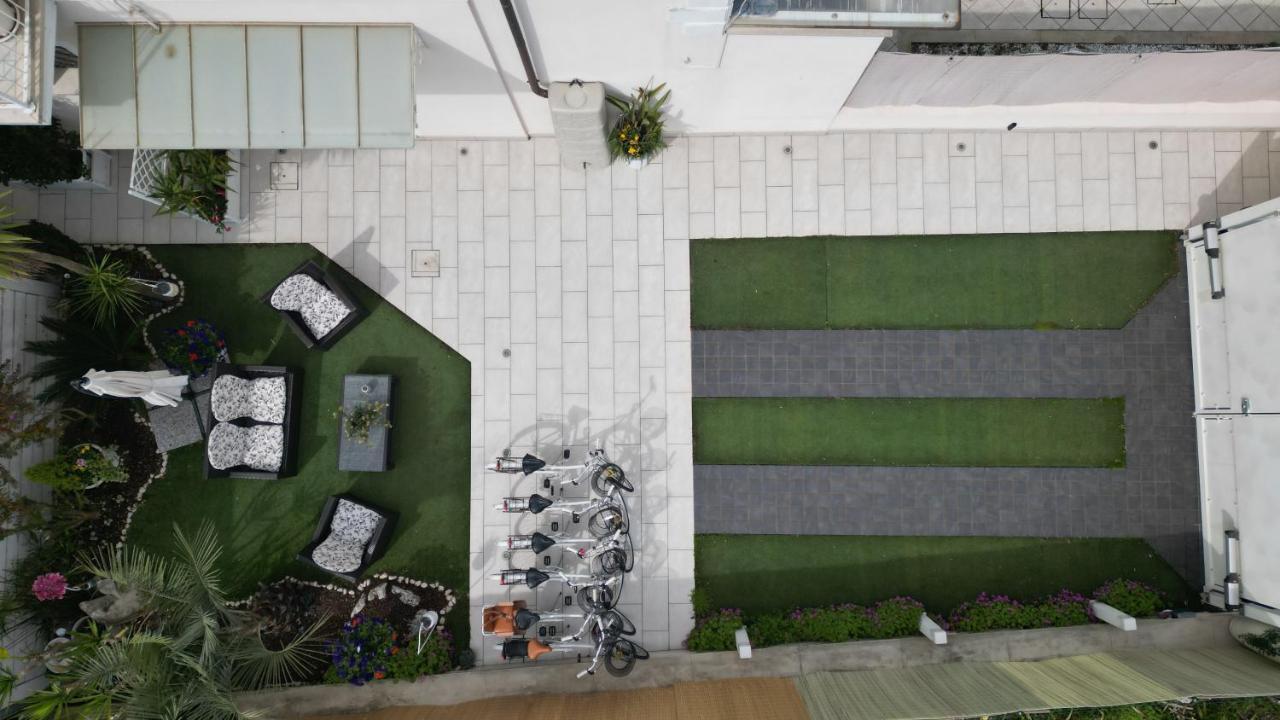 La Brise Hotel มารินา ดิ เปียตราซันตา ภายนอก รูปภาพ